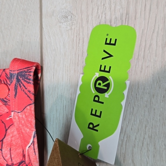 NWT Volcom Women Sea U soon Halter Eco True Swim bikini top sz L - Picture 4 of 8